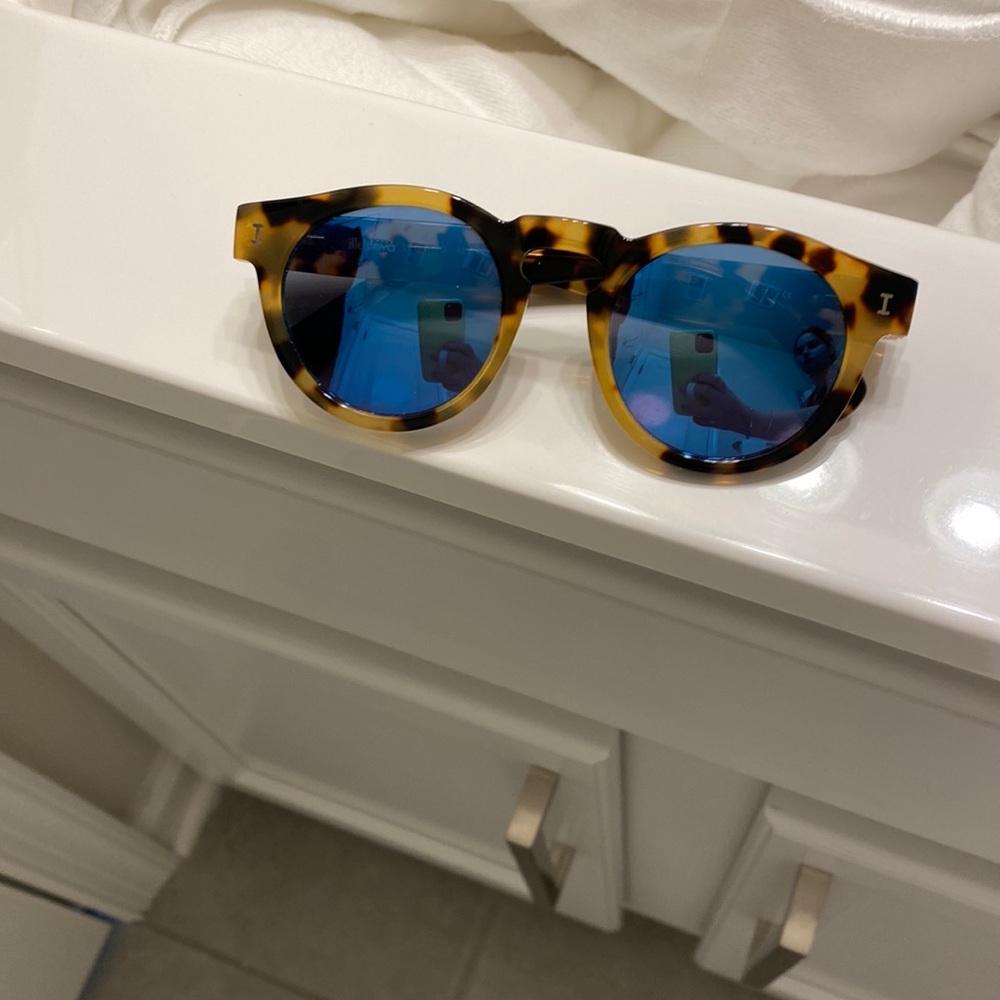 ILLESTEVA sunglasses